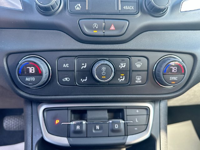 Used 2024 GMC Terrain SLT AWD/4WD image 47
