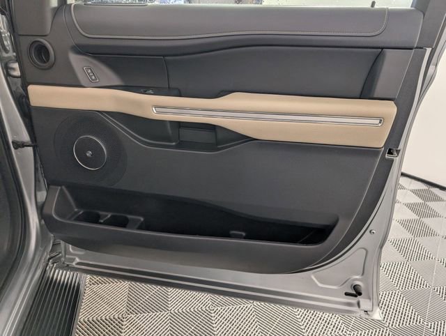 Used 2024 Ford Expedition Limited image 39