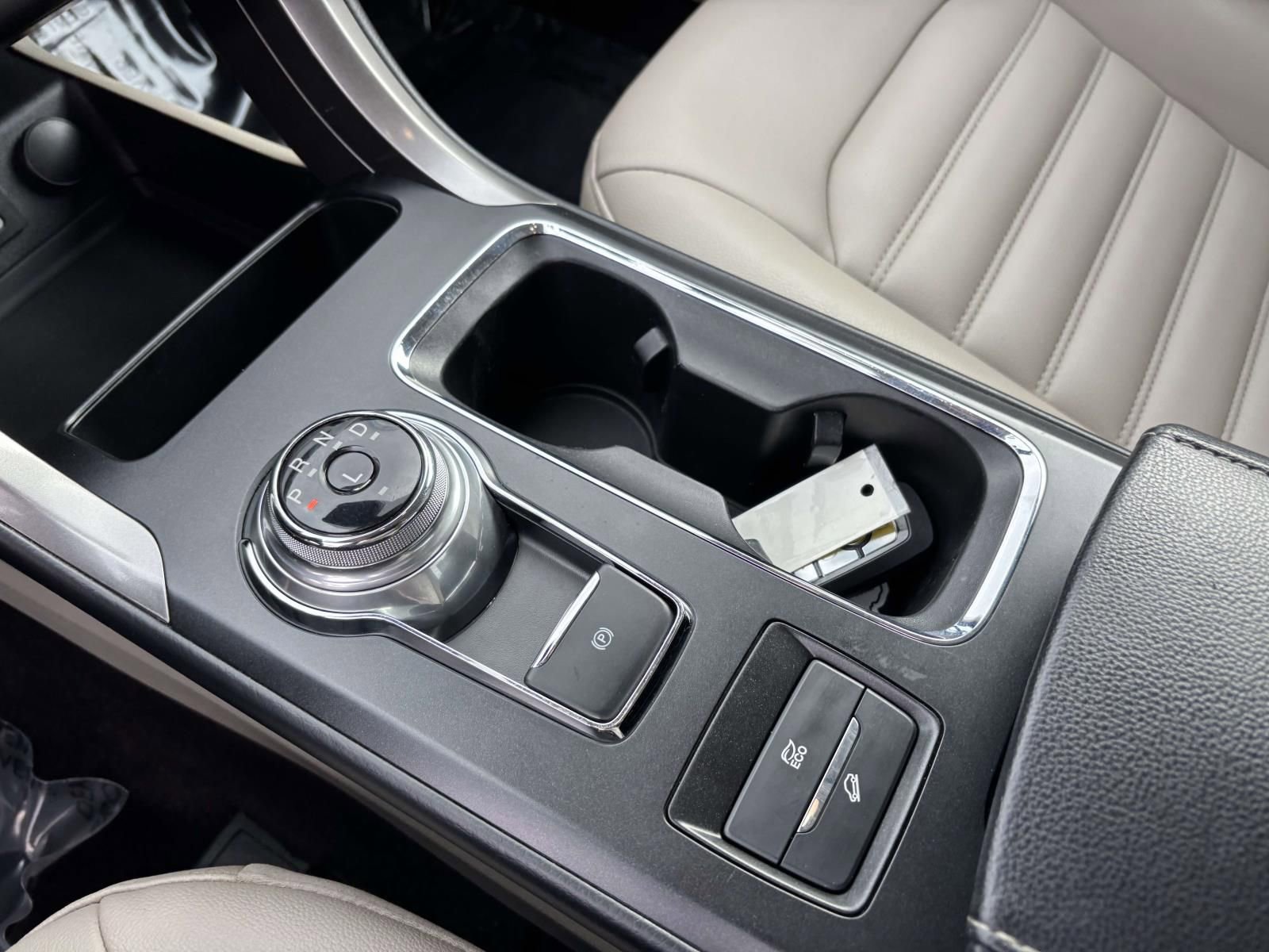 Used 2019 Ford Fusion SEL image 25