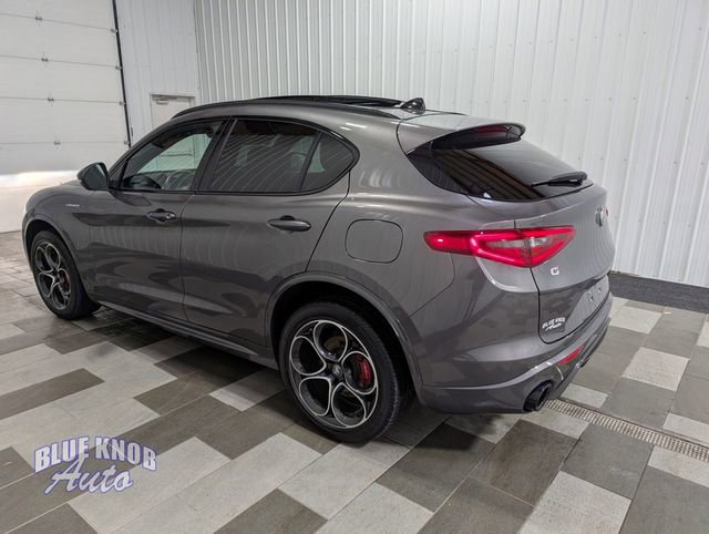 Used 2023 Alfa Romeo Stelvio Veloce image 2