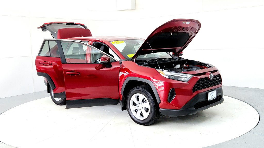 Used 2025 Toyota RAV4 LE AWD/4WD image 12