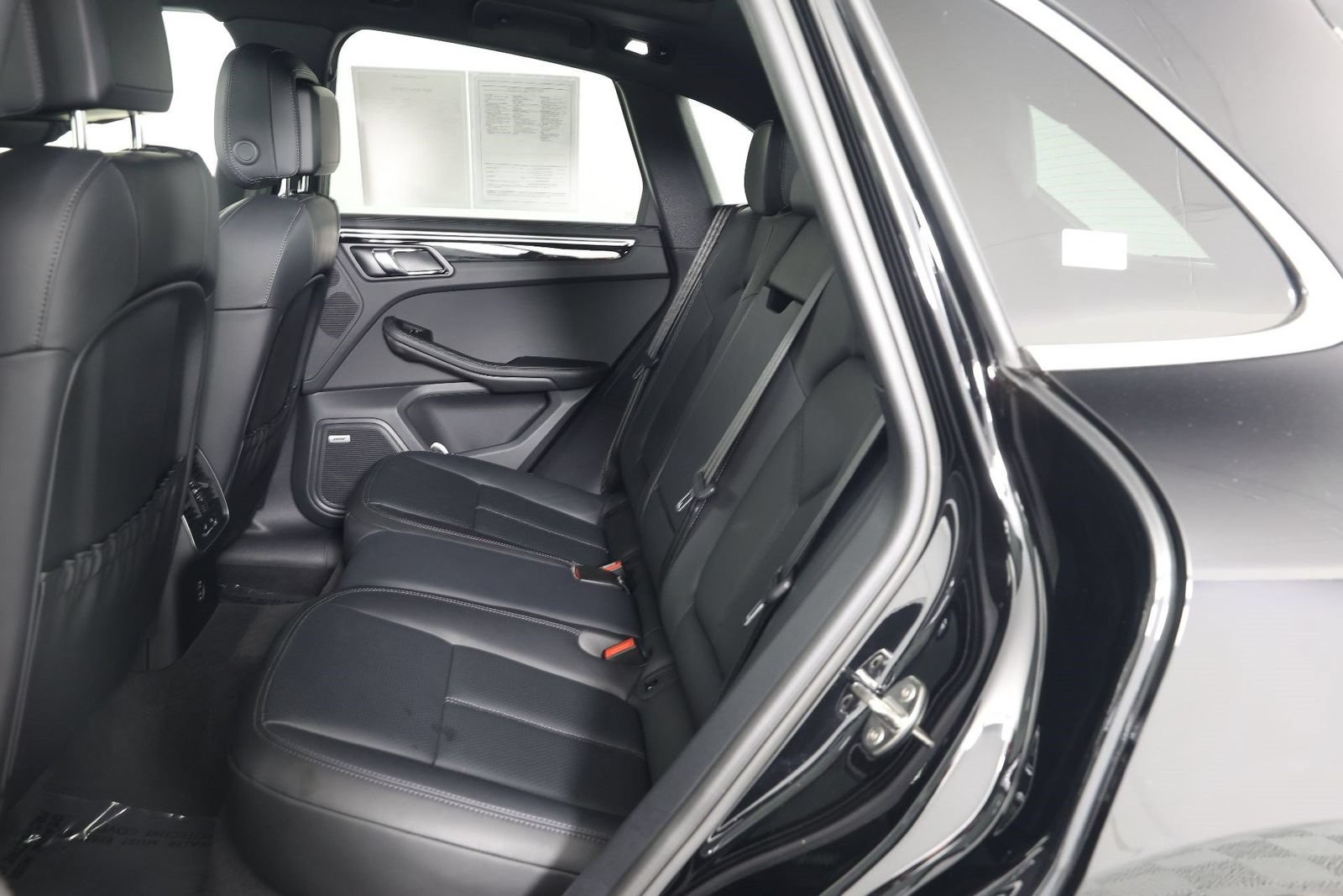 Certified 2023 Porsche Macan S AWD/4WD image 33