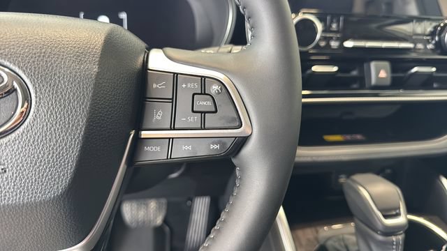 Used 2026 Toyota Highlander Platinum AWD/4WD image 15