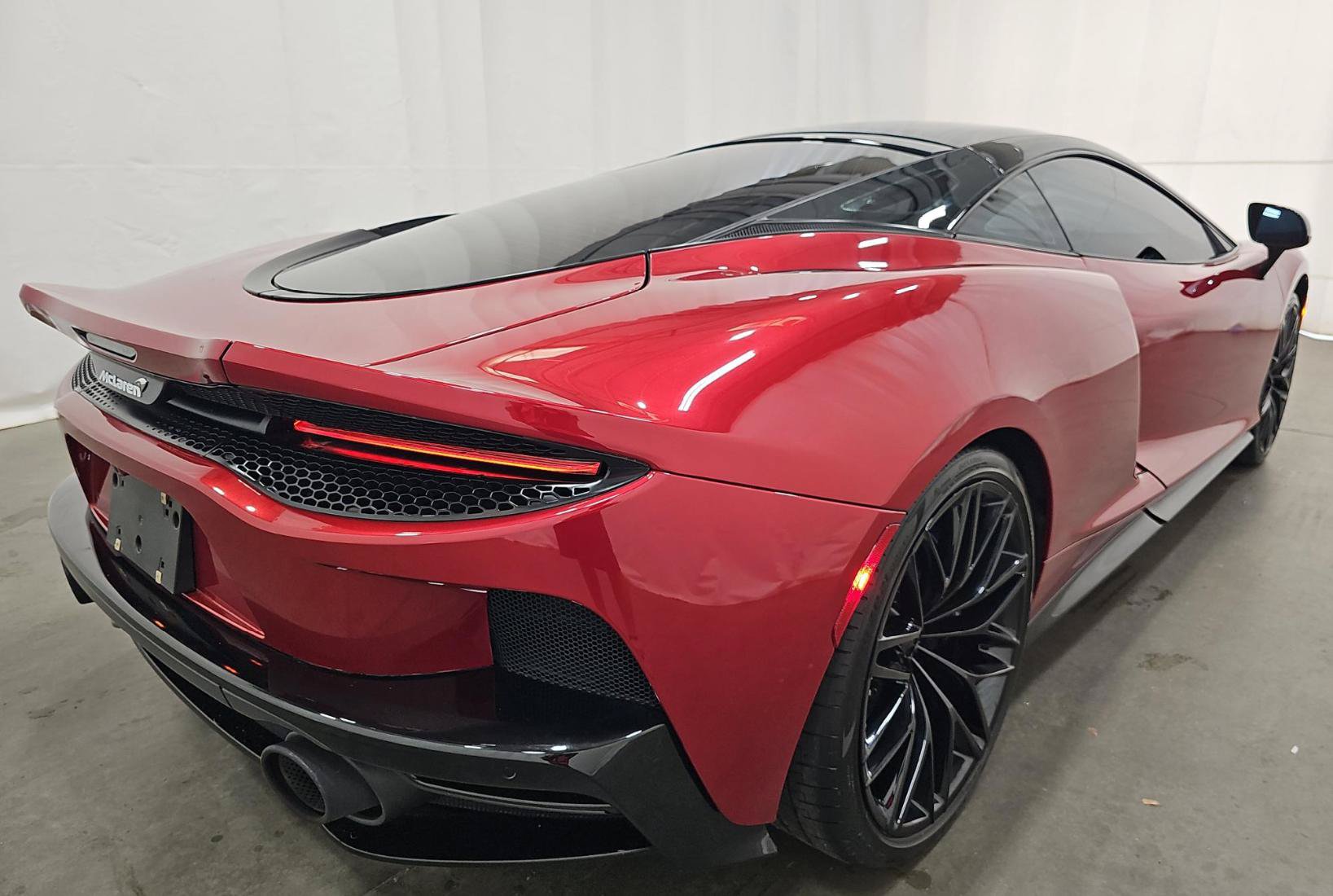 Used 2022 McLaren GT RWD image 5