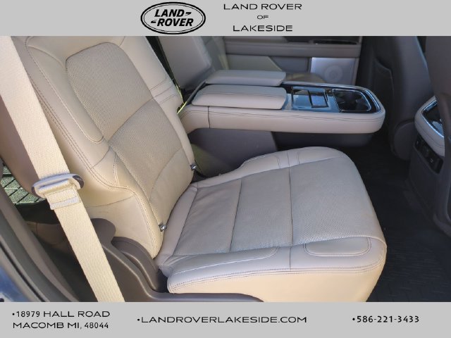 Used 2023 Lincoln Navigator Reserve w/ Equipment Group 201A AWD/4WD image 17