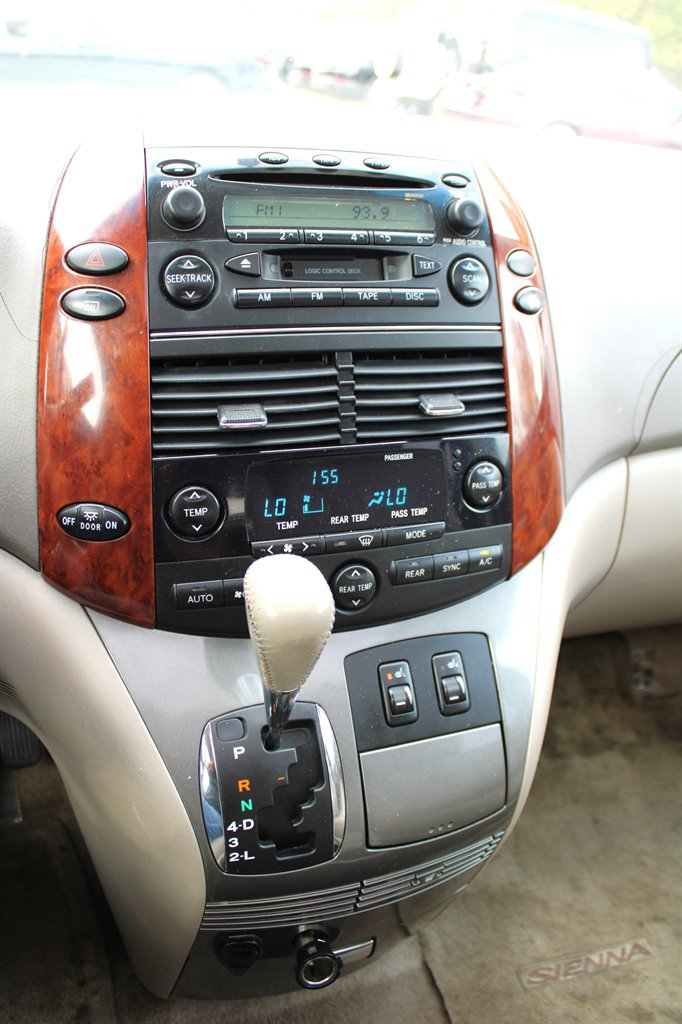 Used 2005 Toyota Sienna XLE image 27