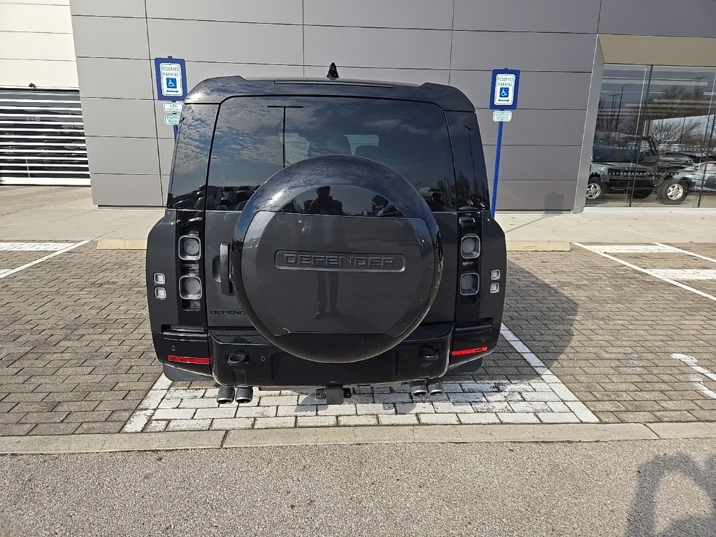 Certified 2025 Land Rover Defender 130 V8 image 6