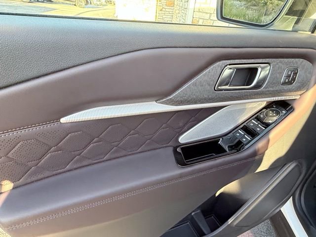 Used 2026 Ford Explorer Platinum w/ LUX Leather Package image 17
