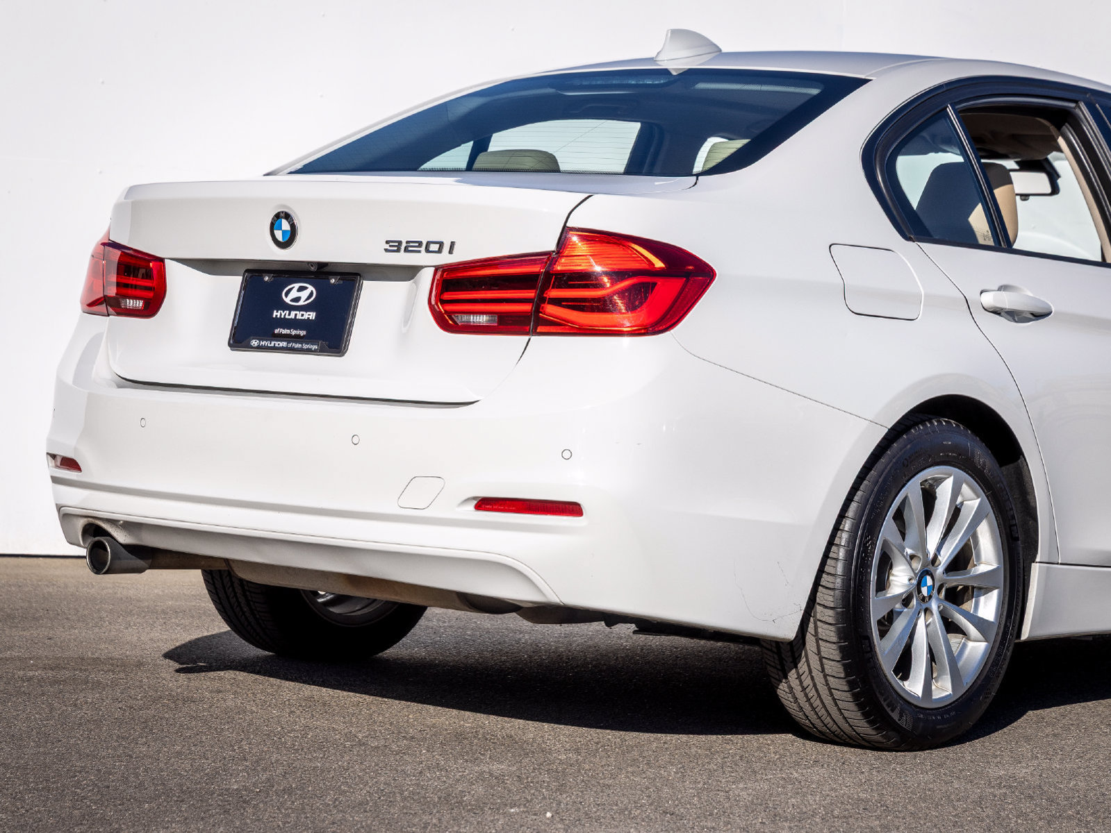 Used 2017 BMW 320i Sedan RWD image 13