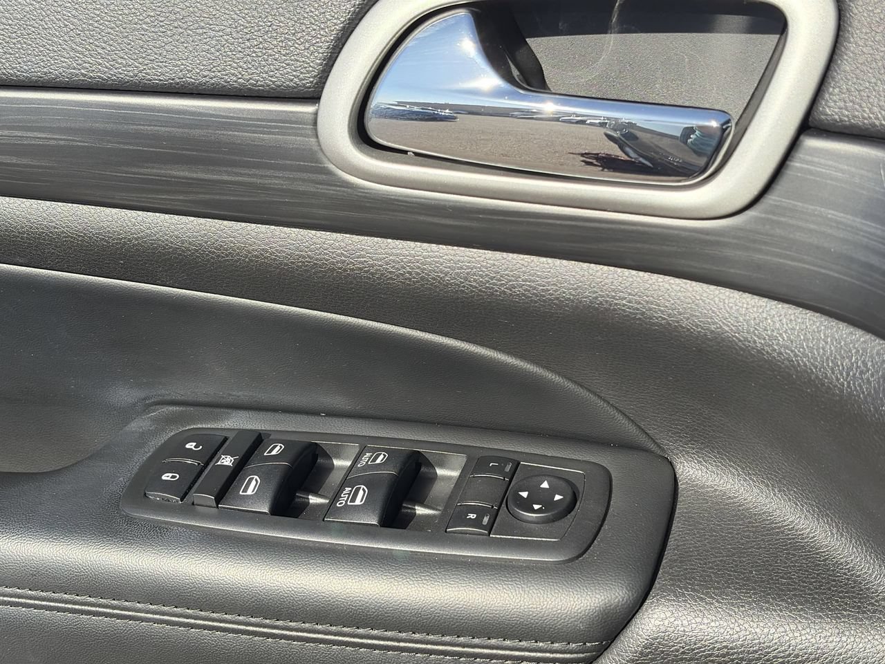 Used 2020 Jeep Grand Cherokee Laredo RWD image 20