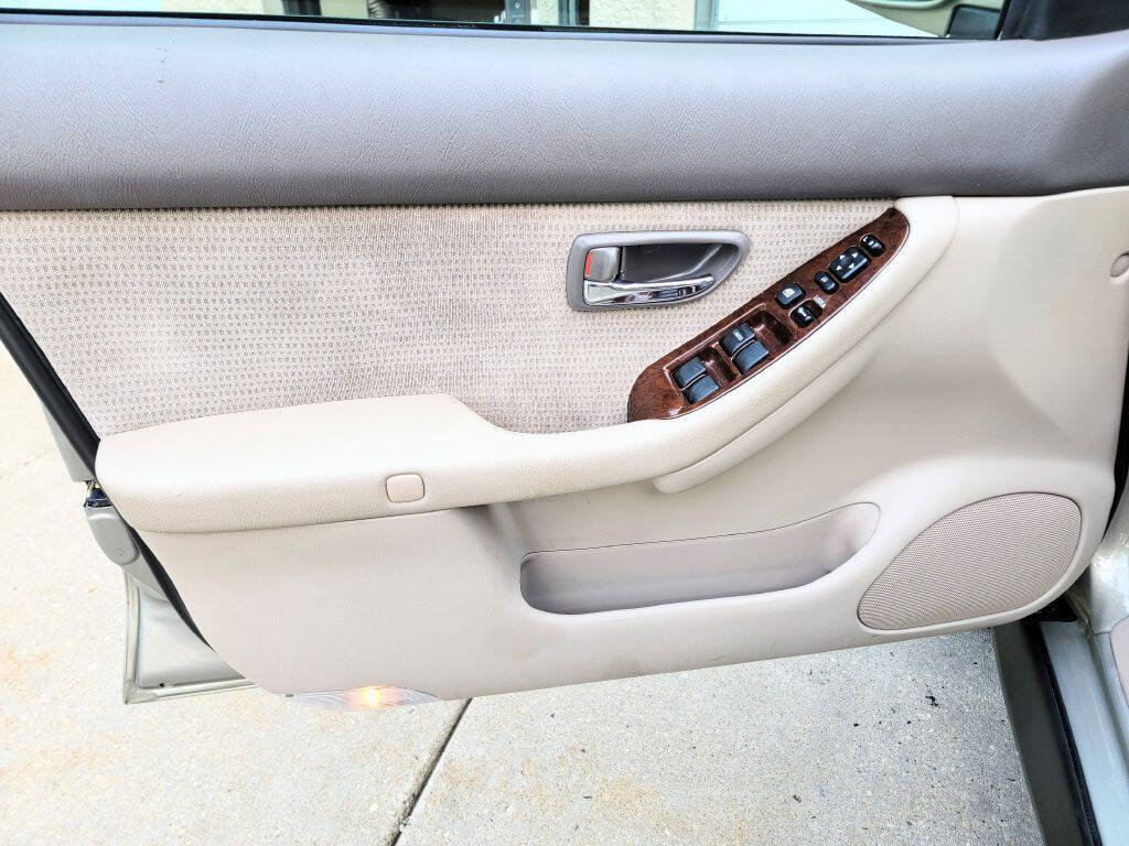 Used 2004 Subaru Outback H6 35th Anniversary Edition AWD/4WD image 9