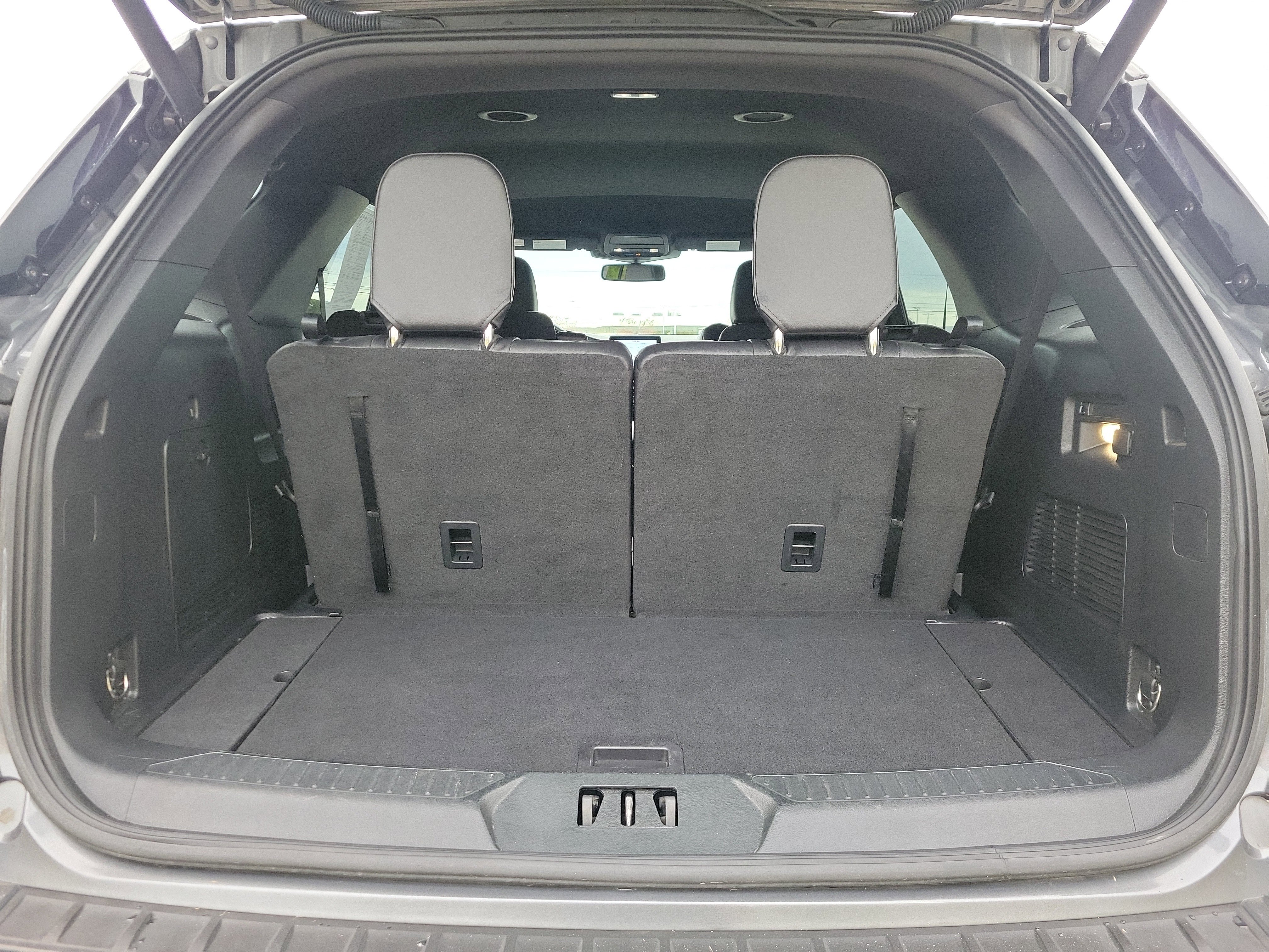 Used 2022 Ford Explorer ST image 18