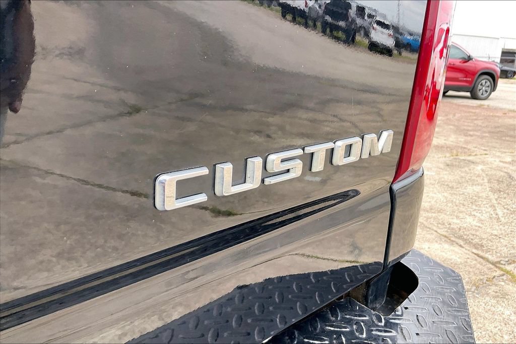 Used 2022 Chevrolet Silverado 2500 Custom w/ Custom Value Package AWD/4WD image 21