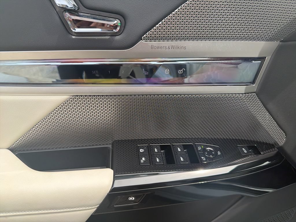 Used 2025 BMW i7 eDrive50 w/ M Sport Package RWD image 49