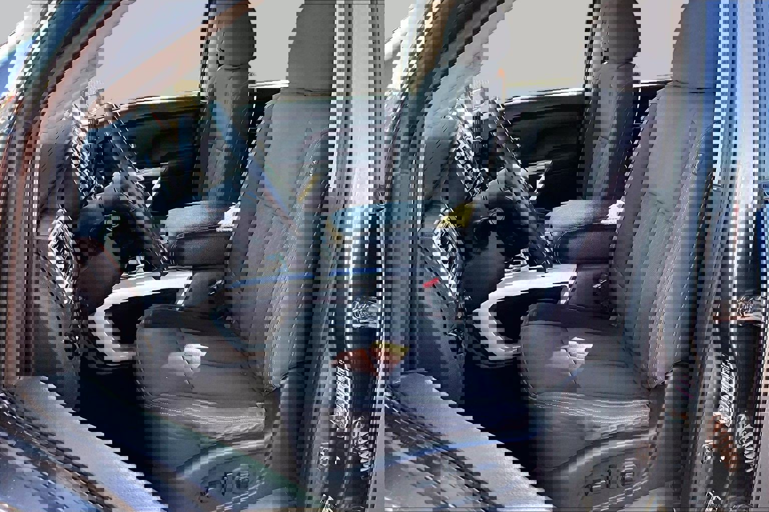 Used 2020 Nissan Titan SV w/ SV Convenience Package image 23