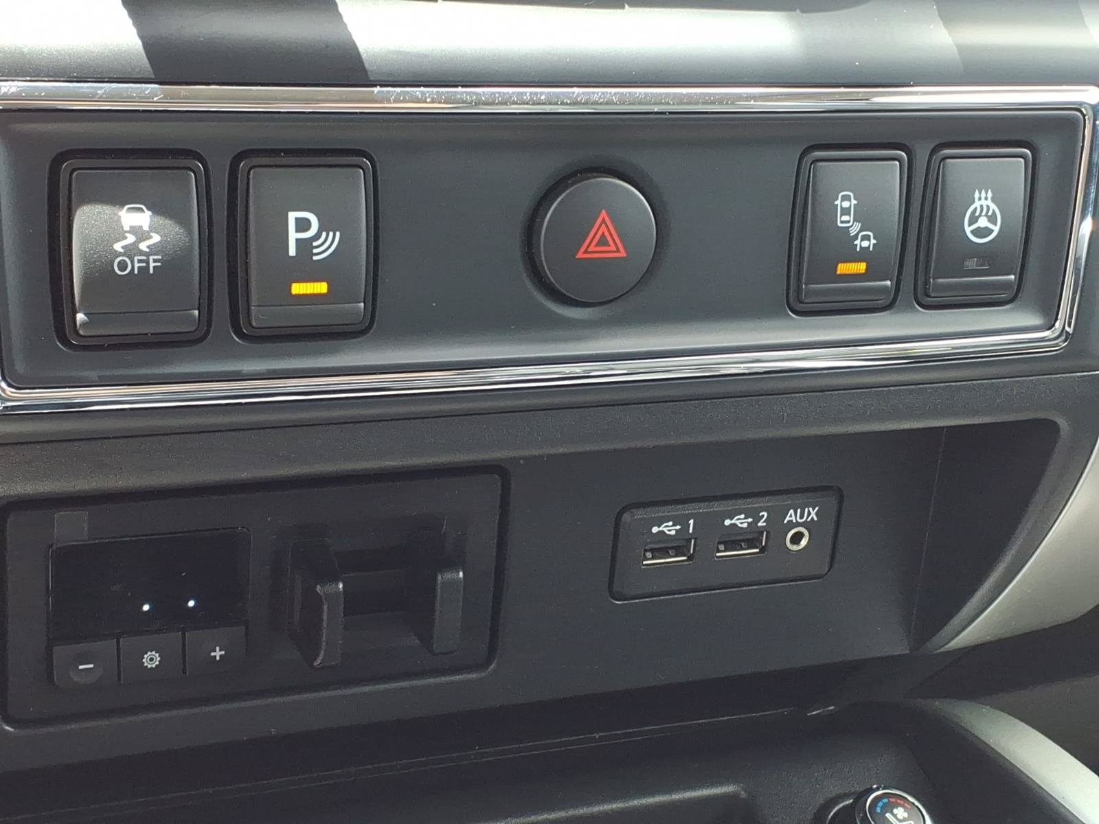 Used 2019 Nissan Titan PRO-4X w/ Pro-4x Convenience Package AWD/4WD image 18
