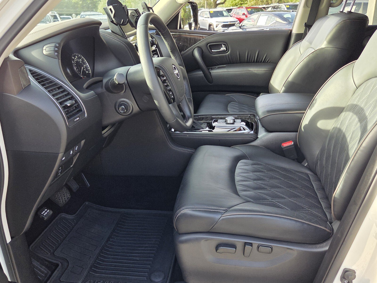 Used 2024 Nissan Armada Platinum w/ Captain's Chairs Package RWD image 12