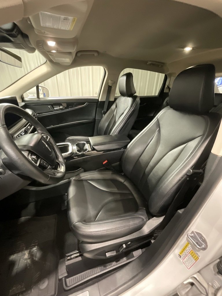 Used 2022 Lincoln Nautilus Standard image 10