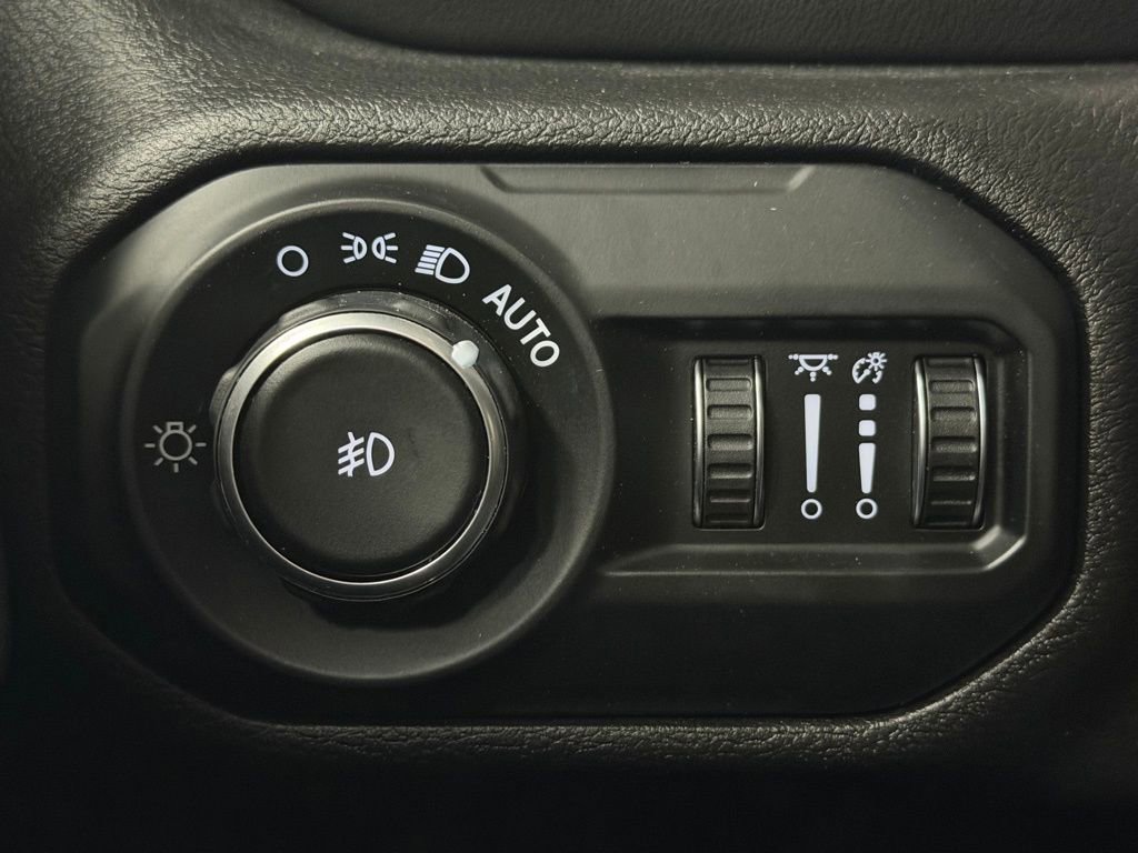 Used 2021 Jeep Wrangler Unlimited Sahara w/ Dual Top Group image 15