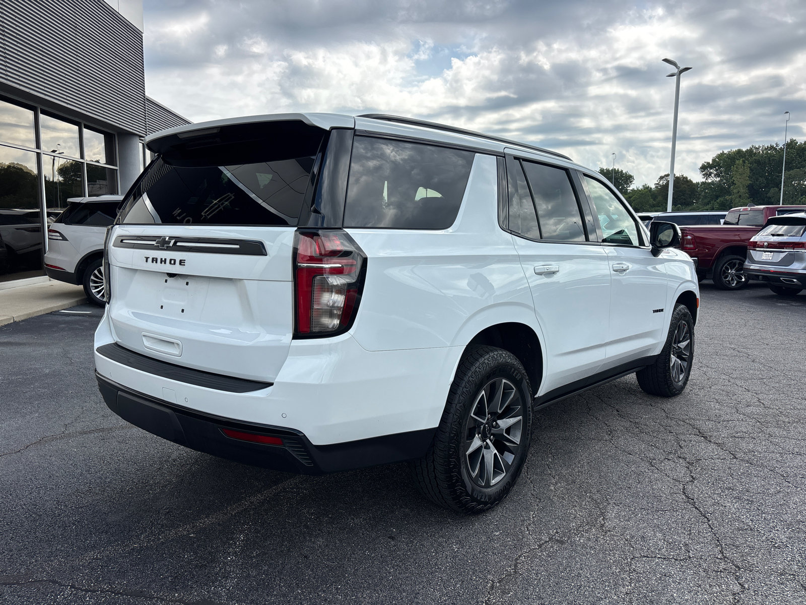 Used 2023 Chevrolet Tahoe Z71 w/ Luxury Package AWD/4WD image 7