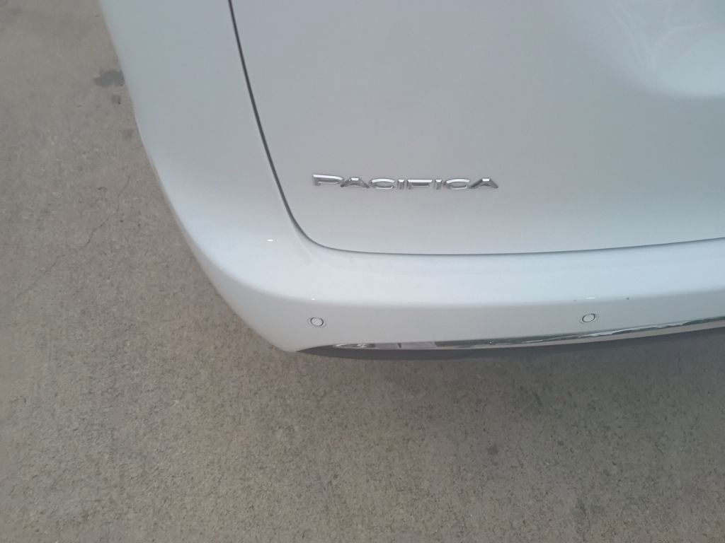 Used 2025 Chrysler Pacifica Select image 11