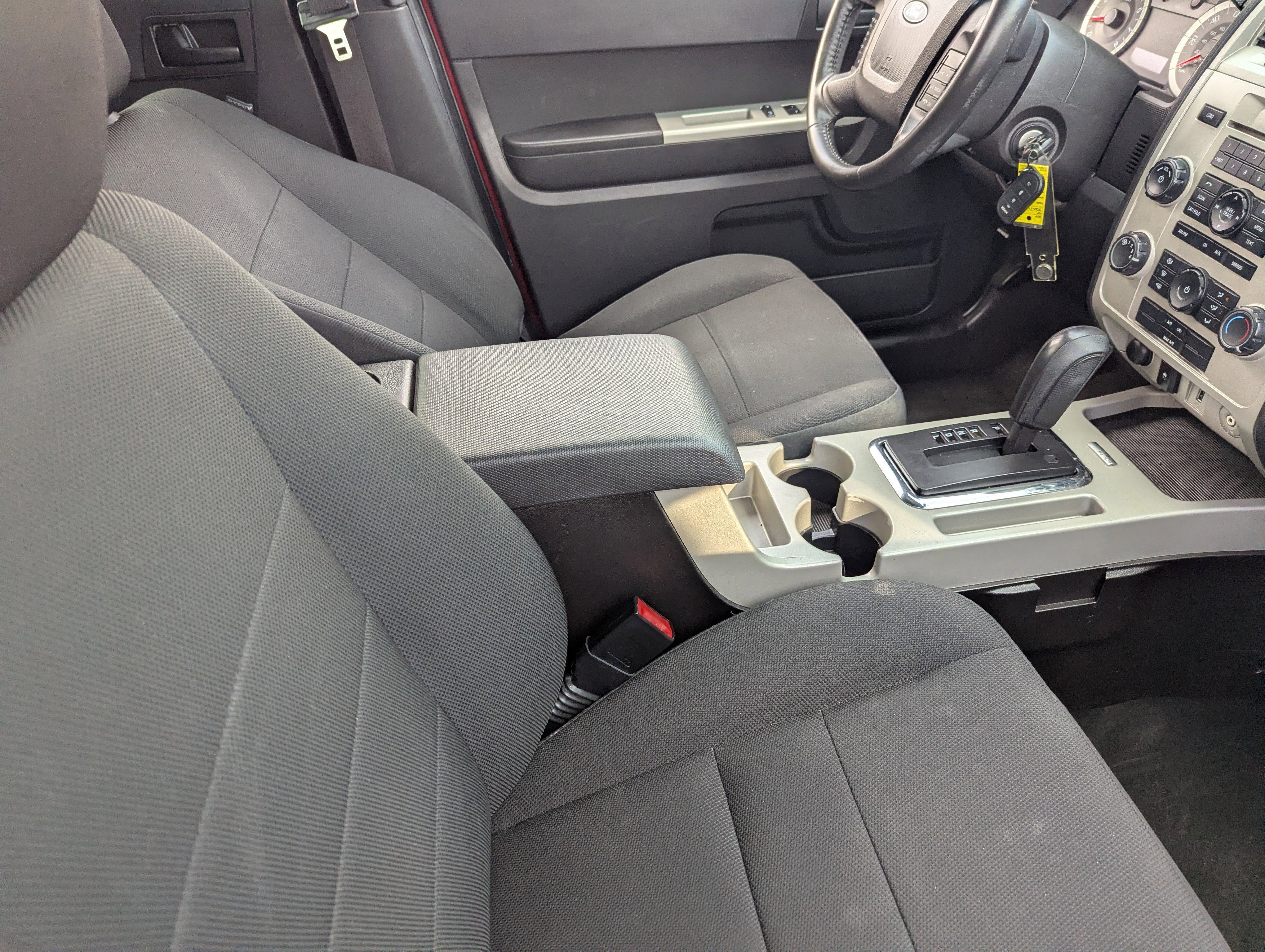 Used 2010 Ford Escape XLT image 11