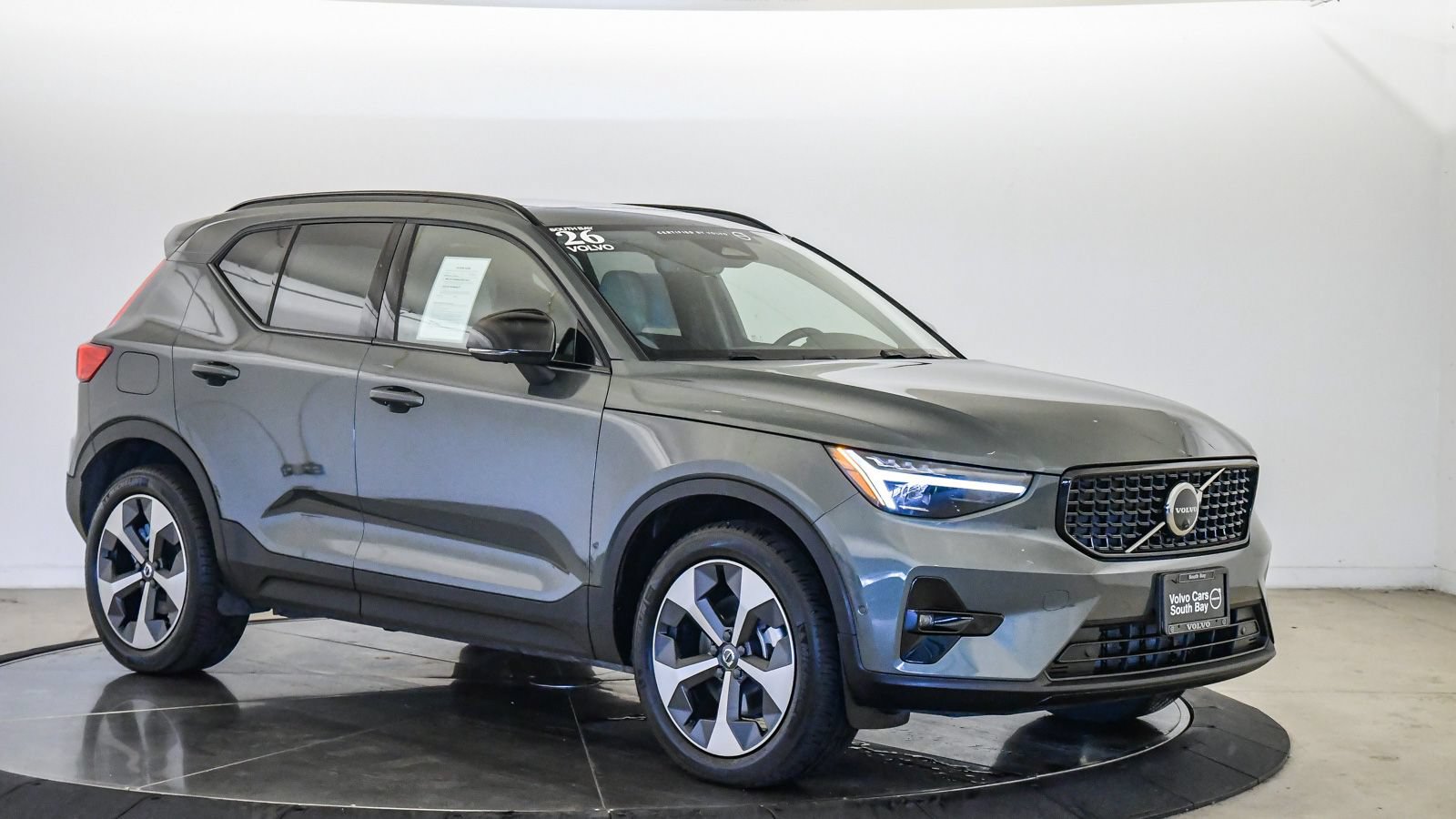 Certified 2026 Volvo XC40 B5 Plus AWD/4WD image 6