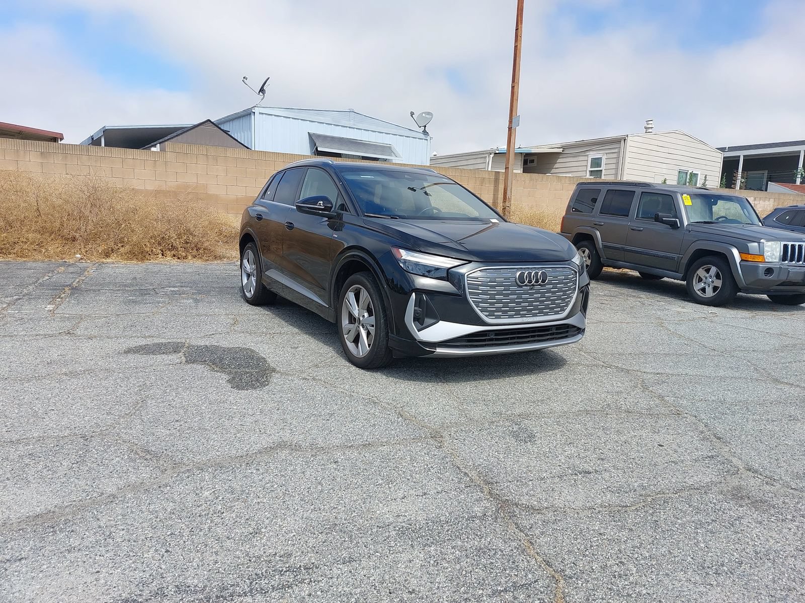 Used 2023 Audi Q4 e-tron Premium Plus w/ Premium Plus AWD/4WD image 2