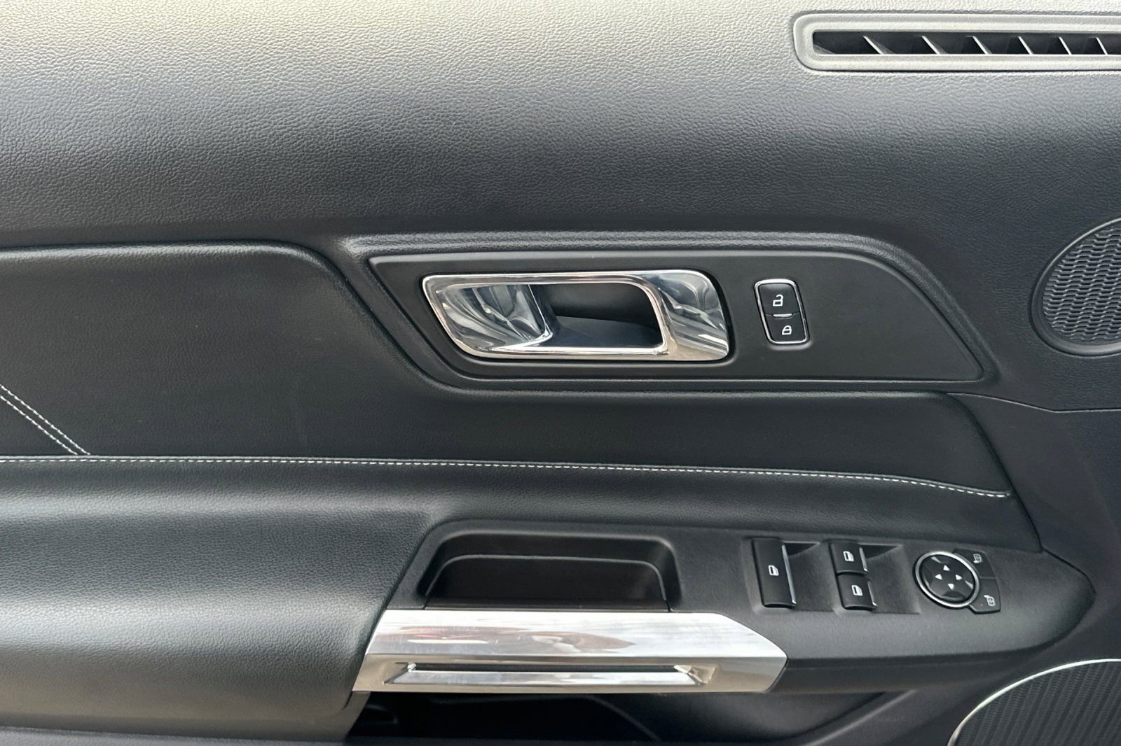 Used 2015 Ford Mustang GT Premium image 12