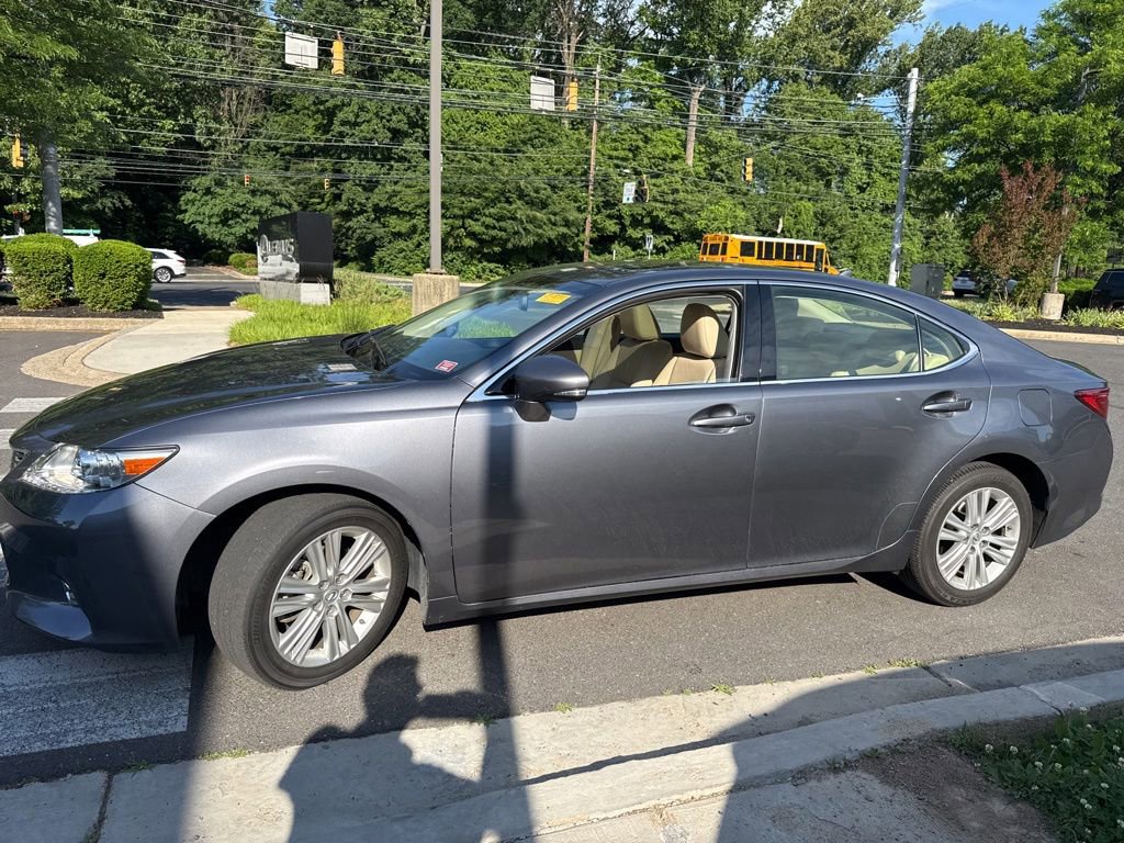 Used 2014 Lexus ES 350 w/ Luxury Package FWD image 4