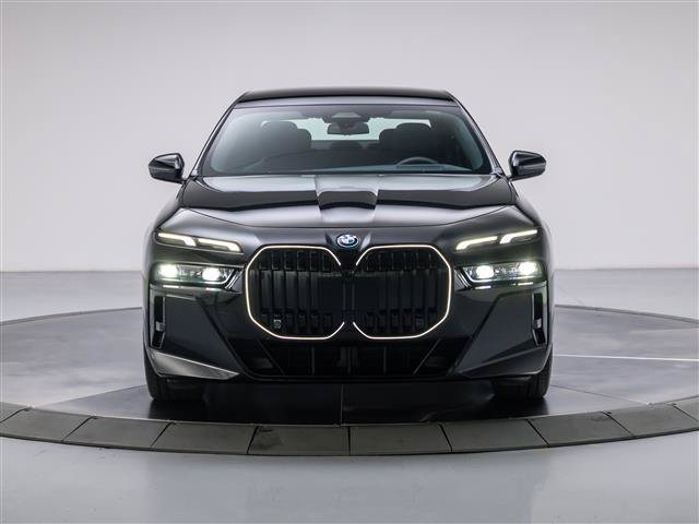 Used 2026 BMW i7 eDrive50 w/ M Sport Package RWD image 8