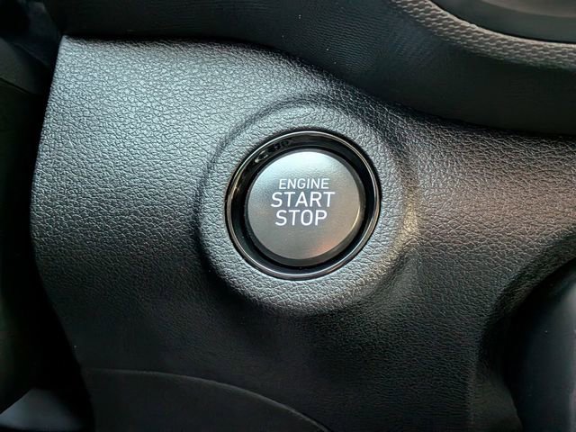 Used 2025 Hyundai Venue SEL image 25