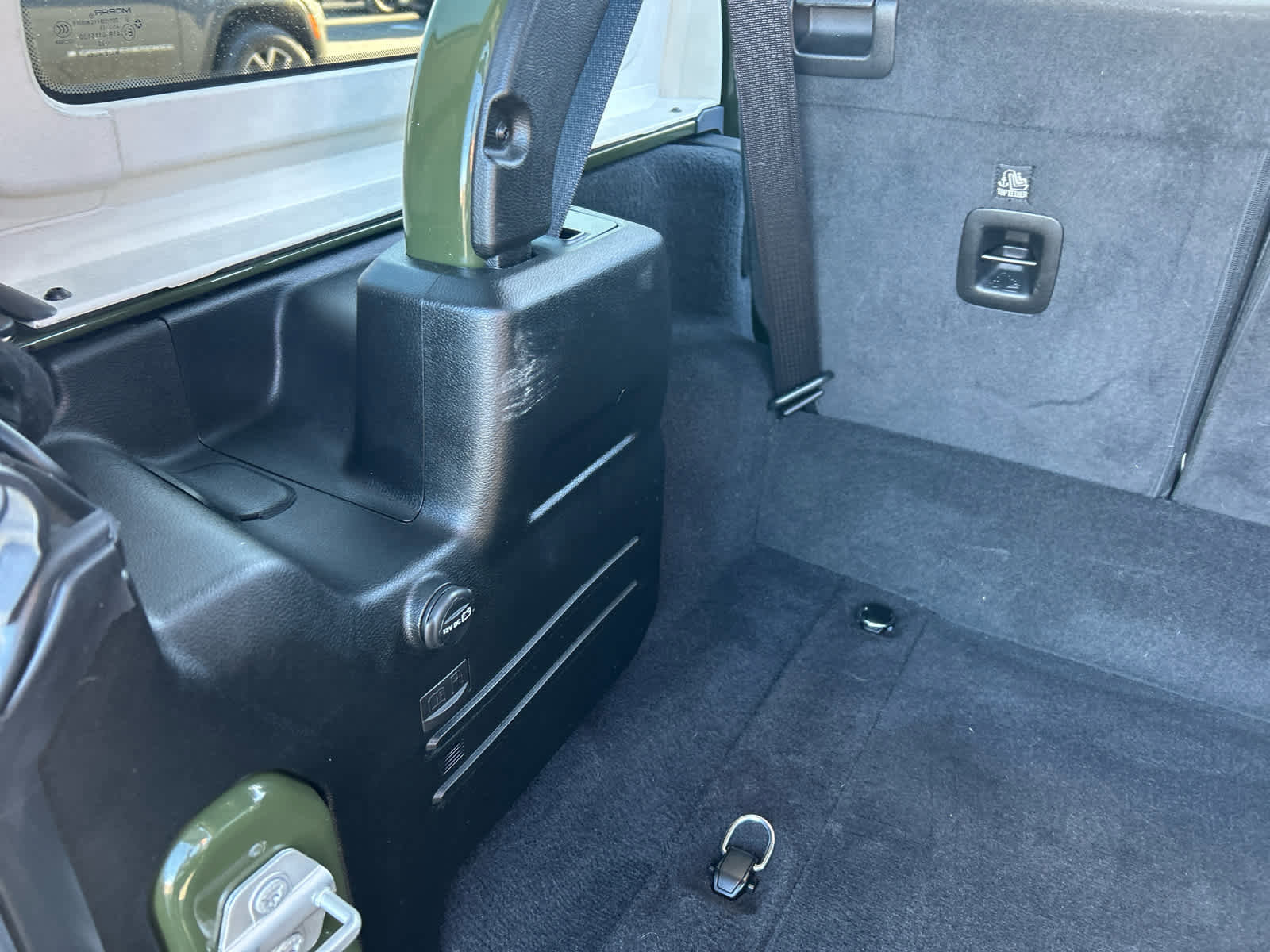 Used 2023 Jeep Wrangler Unlimited w/ Sun & Screen Package image 38