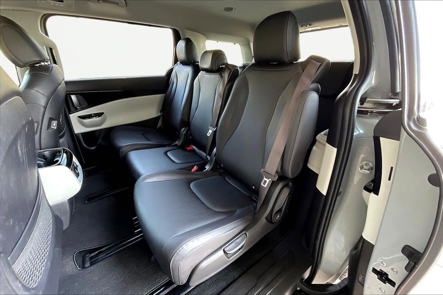 Used 2024 Kia Carnival SX image 21