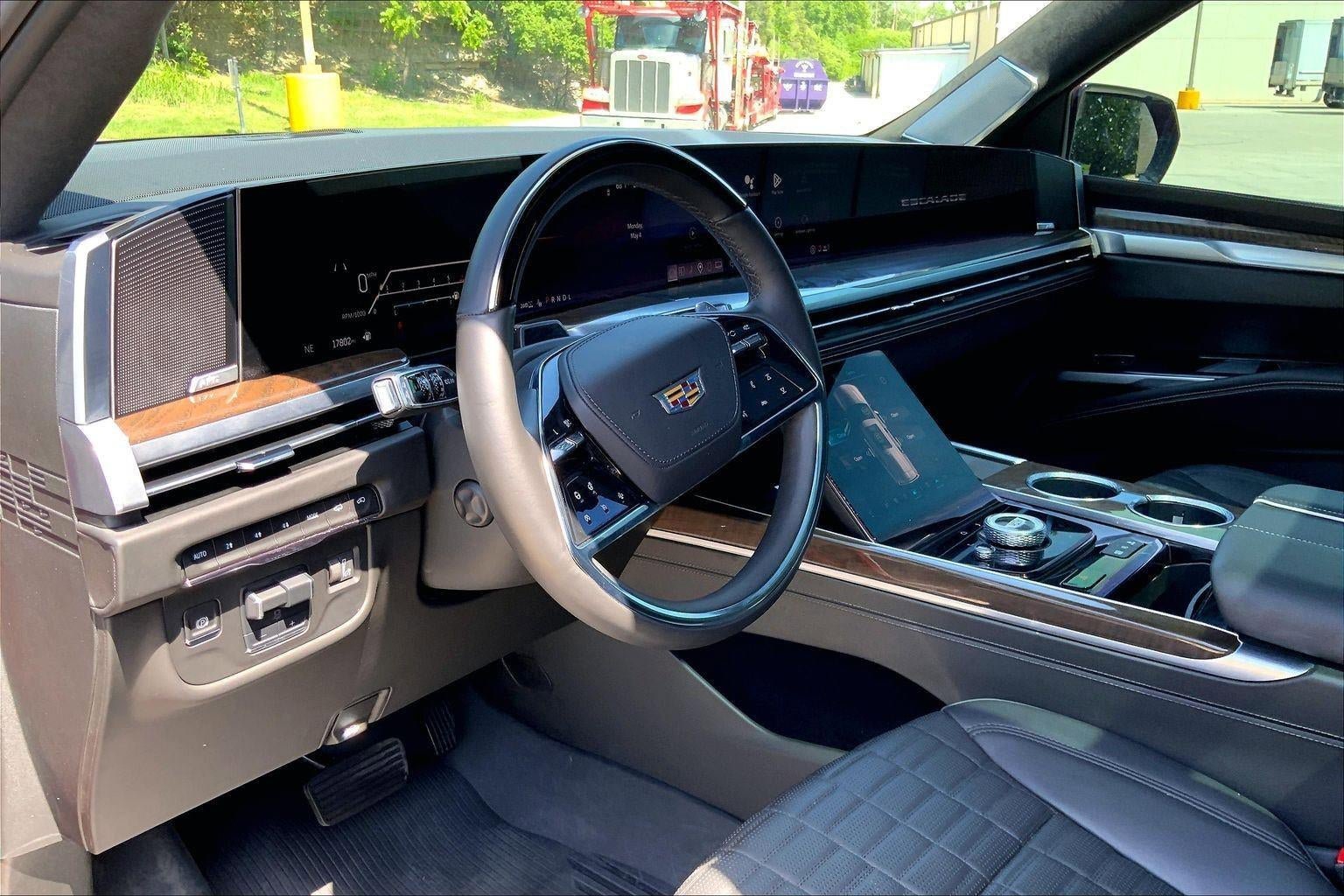 Certified 2025 Cadillac Escalade Sport Platinum w/ LPO, ONYX Package AWD/4WD image 12
