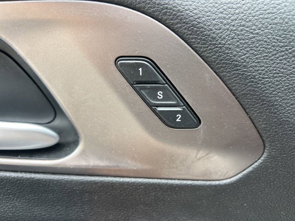 Used 2018 Chrysler Pacifica Limited w/ Tire & Wheel Group FWD image 37