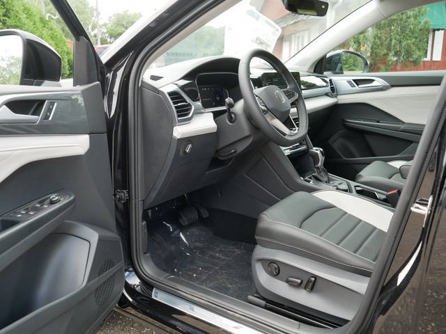 New 2026 Volkswagen Taos SEL AWD/4WD image 7