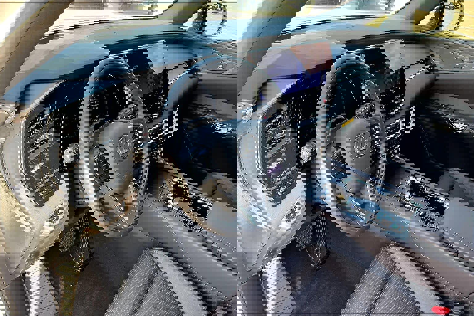 Used 2026 Lexus RX 450h Luxury w/ Convenience Package image 8