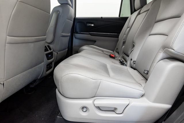 Used 2016 Honda Pilot Touring image 32