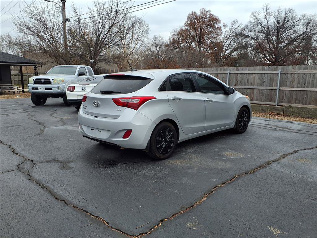 Used 2016 Hyundai Elantra GT image 3