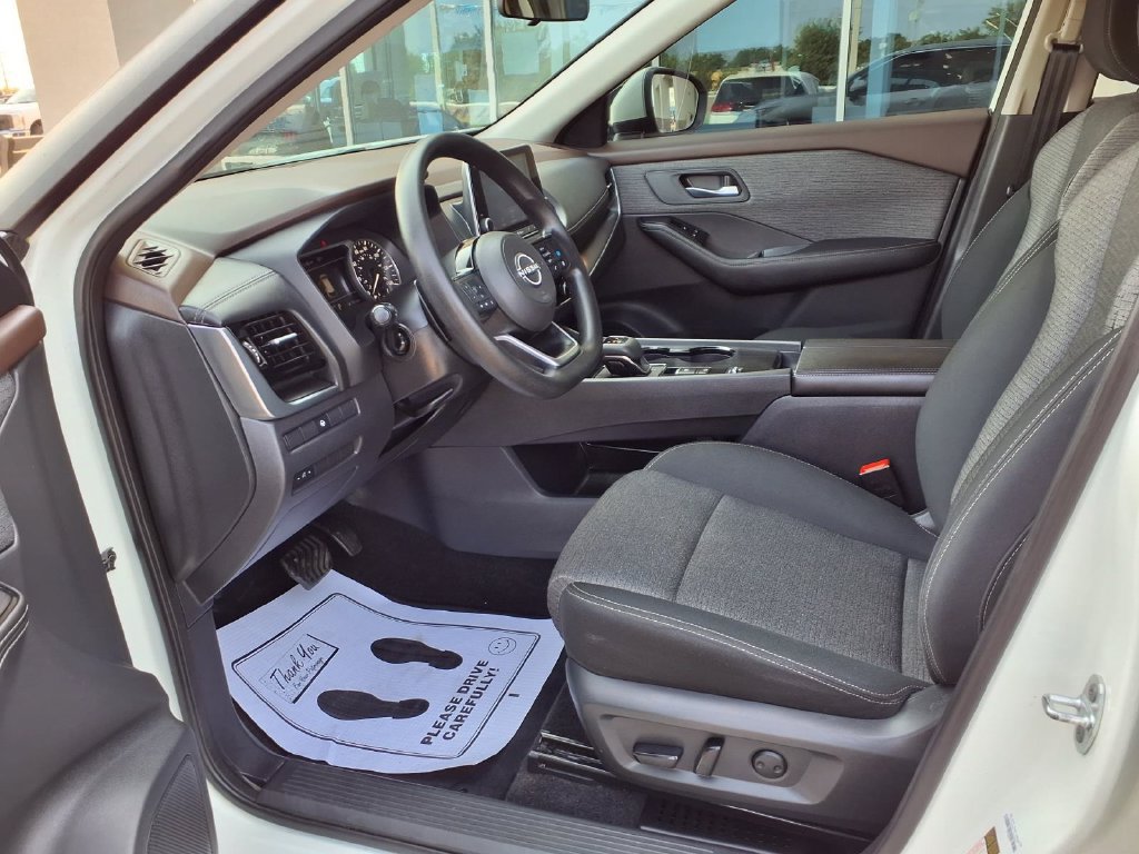 Used 2022 Nissan Rogue SV FWD image 14