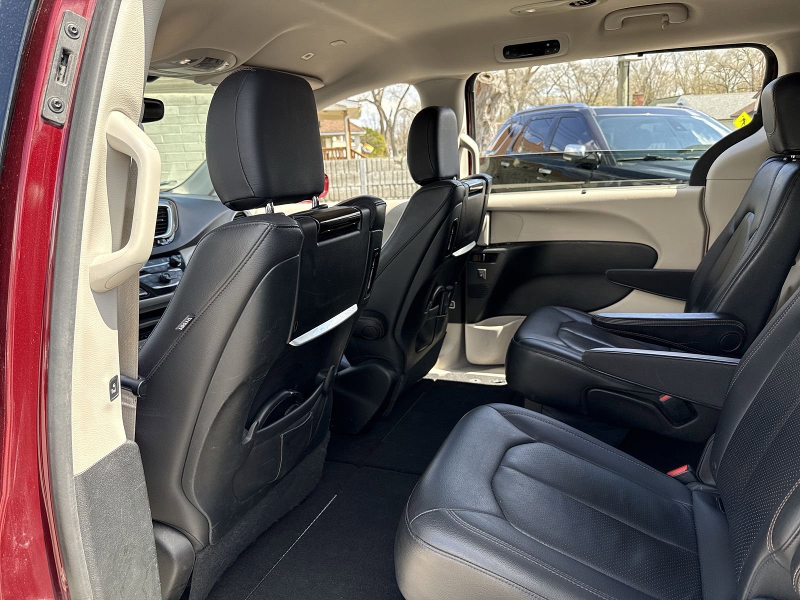 Used 2018 Chrysler Pacifica Touring-L Plus w/ Tire & Wheel Group image 25