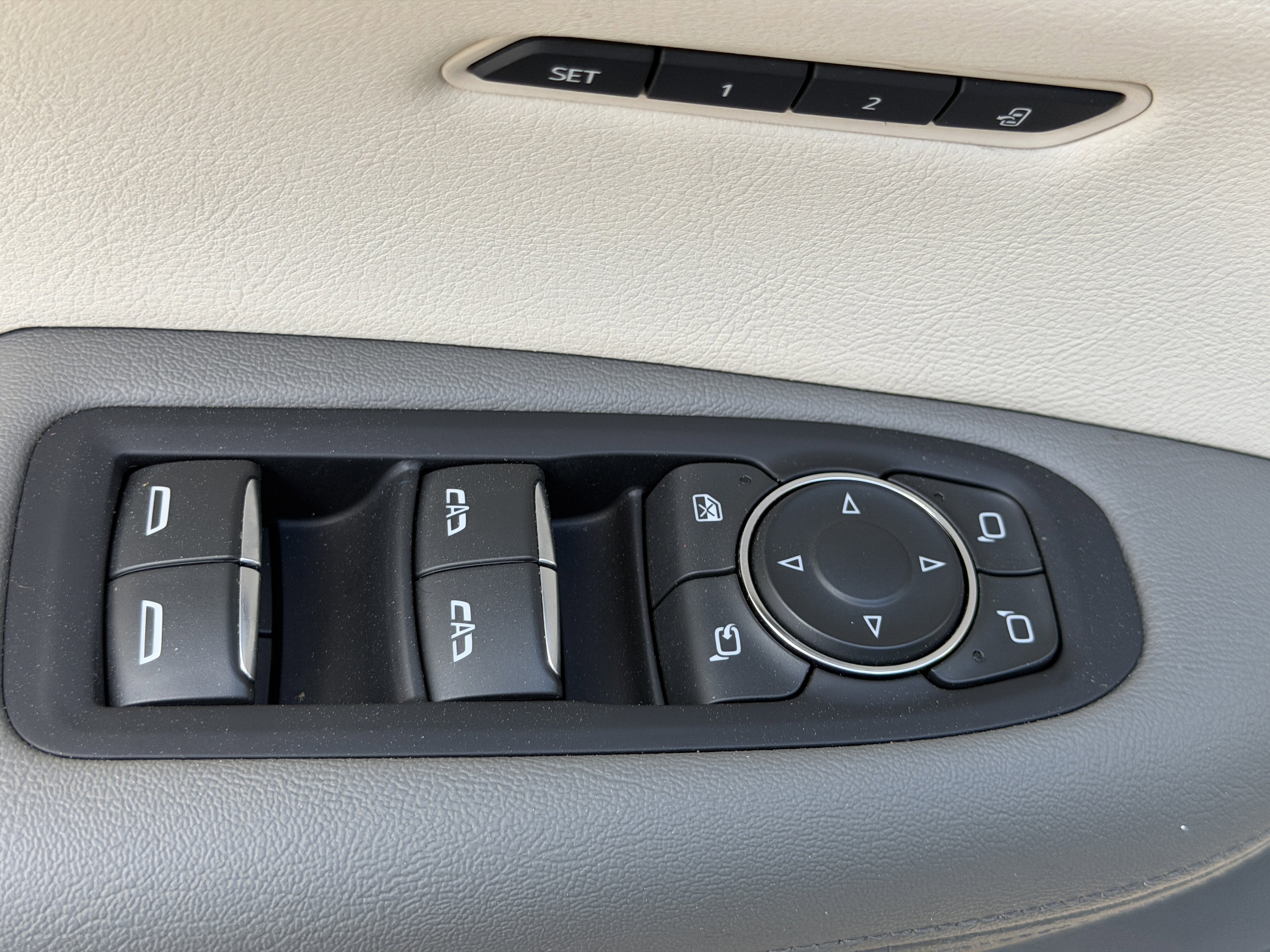 Certified 2022 Cadillac XT5 Premium Luxury FWD image 18