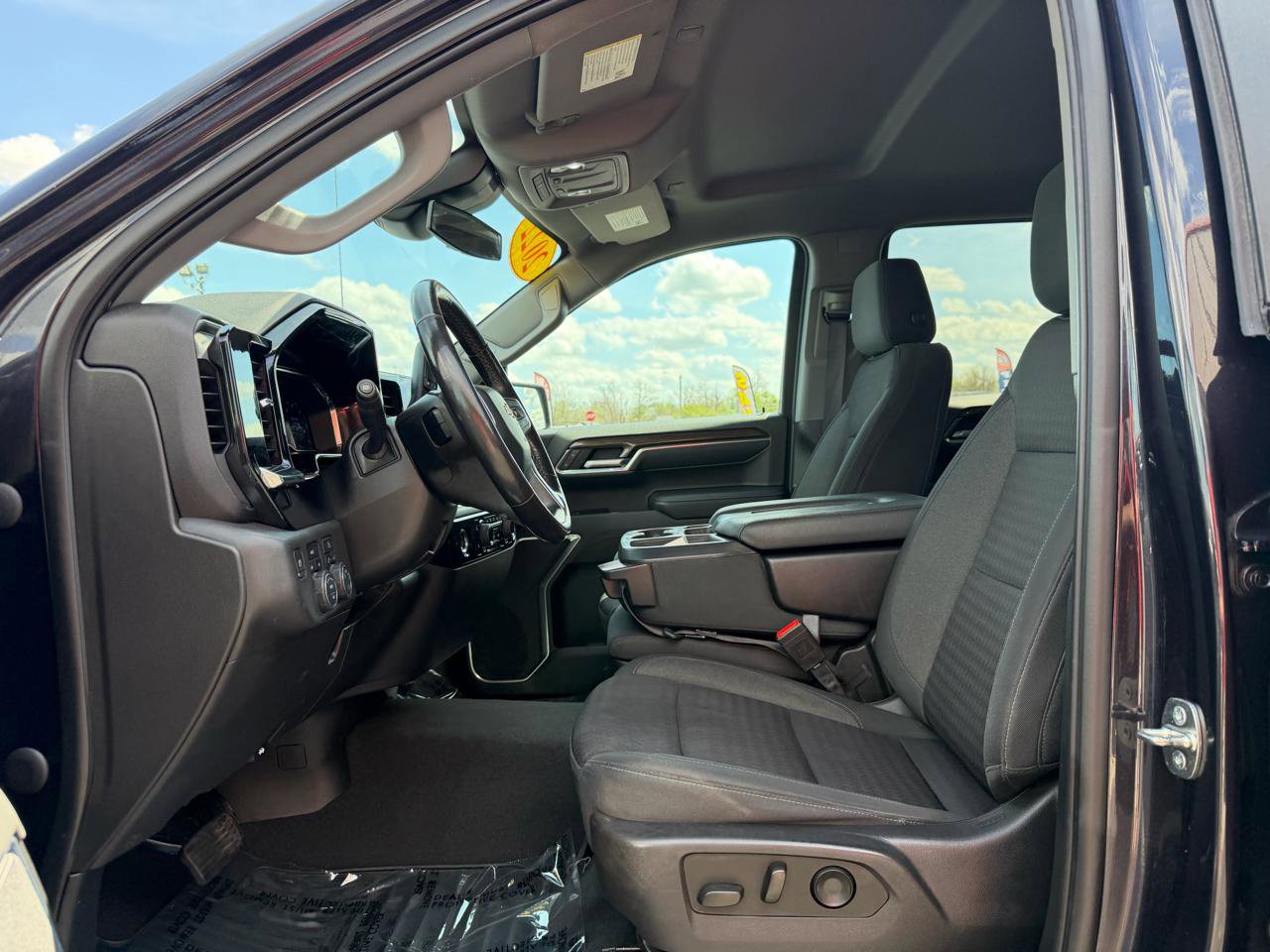 Used 2022 Chevrolet Silverado 1500 LT AWD/4WD image 14