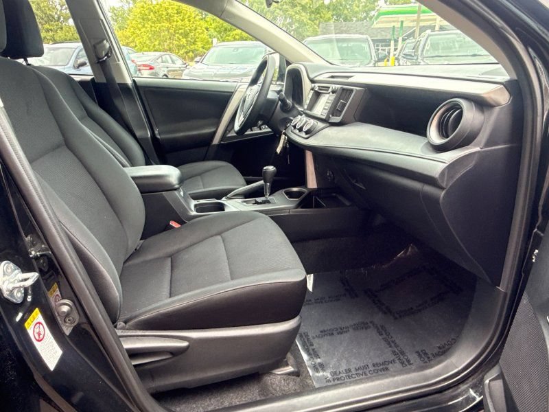 Used 2016 Toyota RAV4 LE AWD/4WD image 17