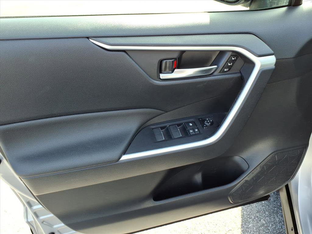 Used 2022 Toyota RAV4 XLE Premium AWD/4WD image 23