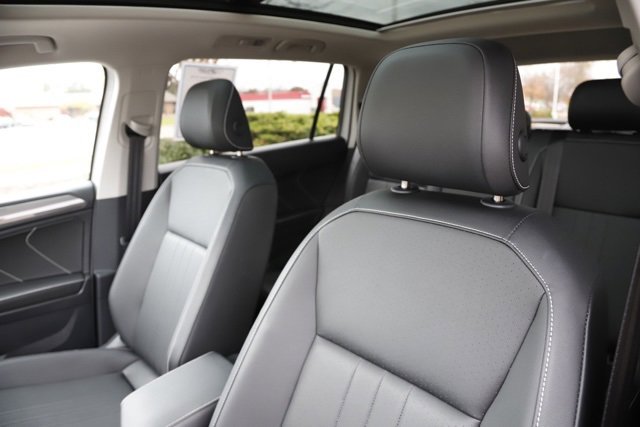 Used 2023 Volkswagen Tiguan SE w/ Panoramic Sunroof Package image 15