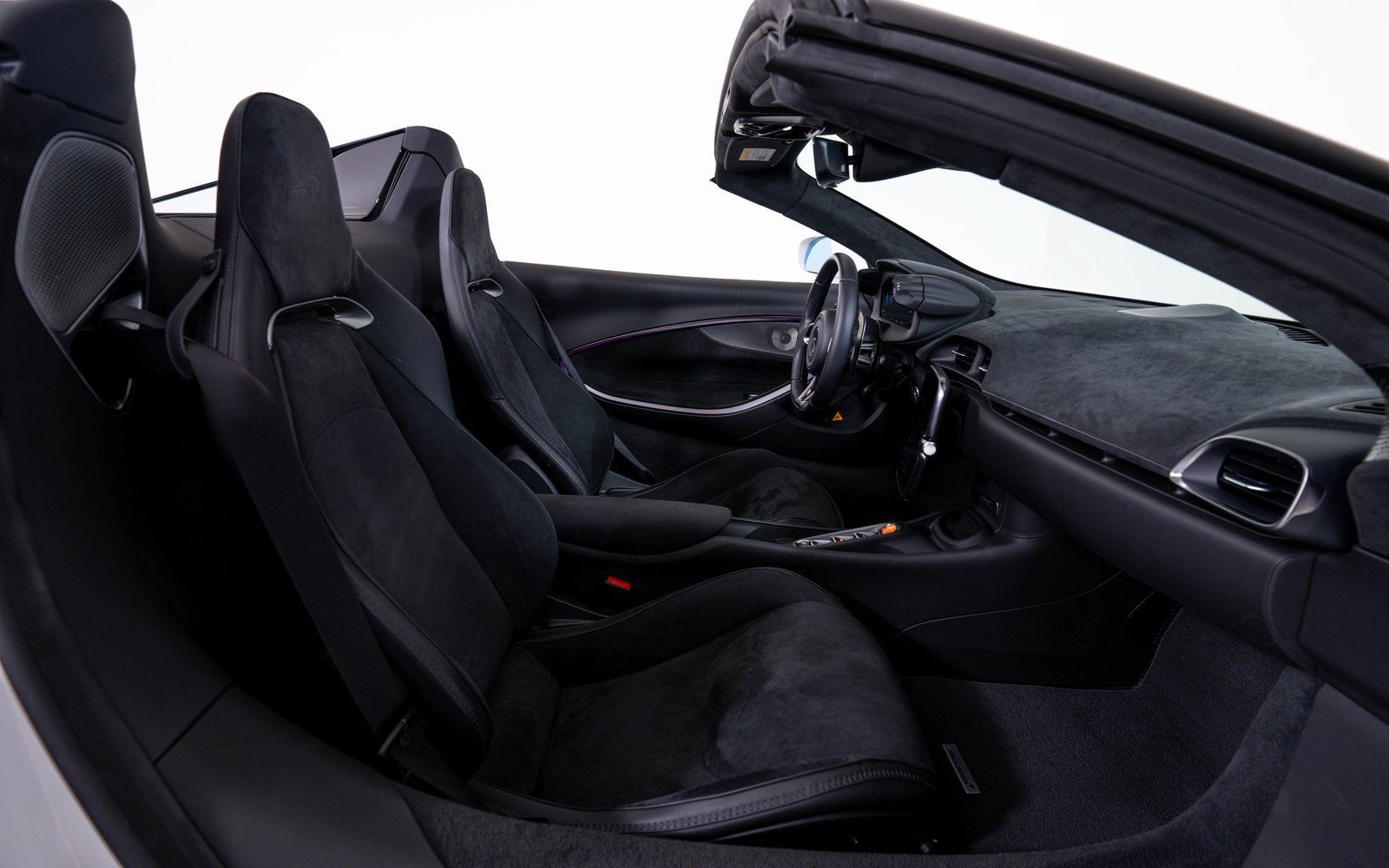 Used 2025 McLaren Artura Spider RWD image 20
