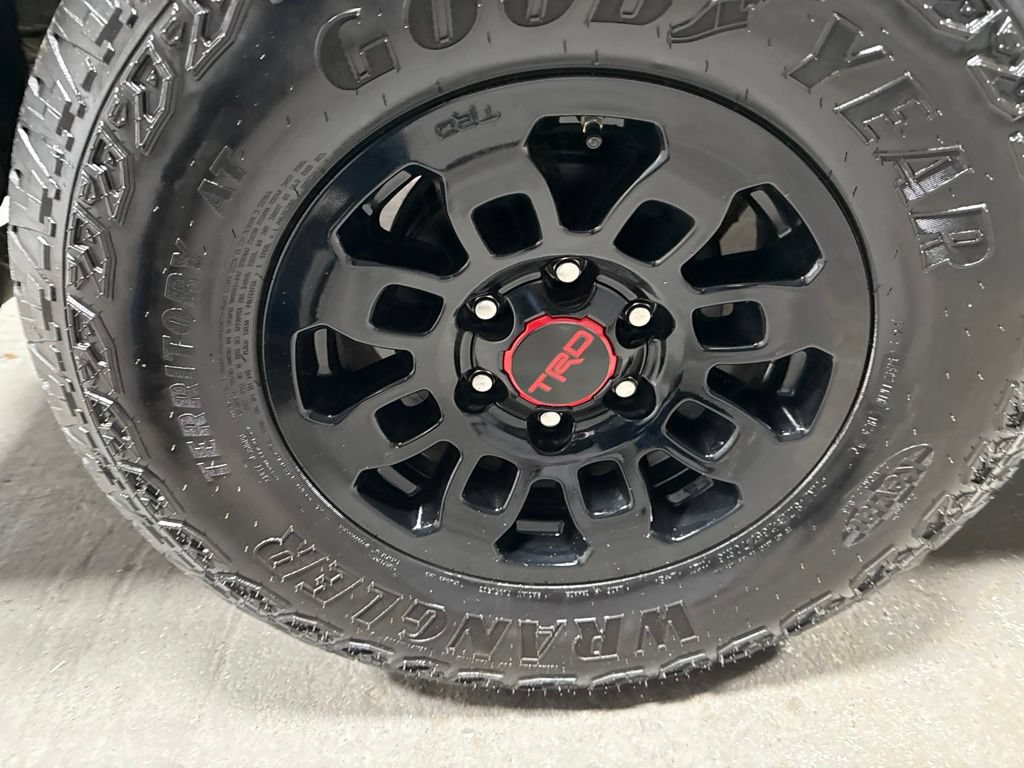 Used 2022 Toyota Tacoma SR5 w/ Technology Package RWD image 37