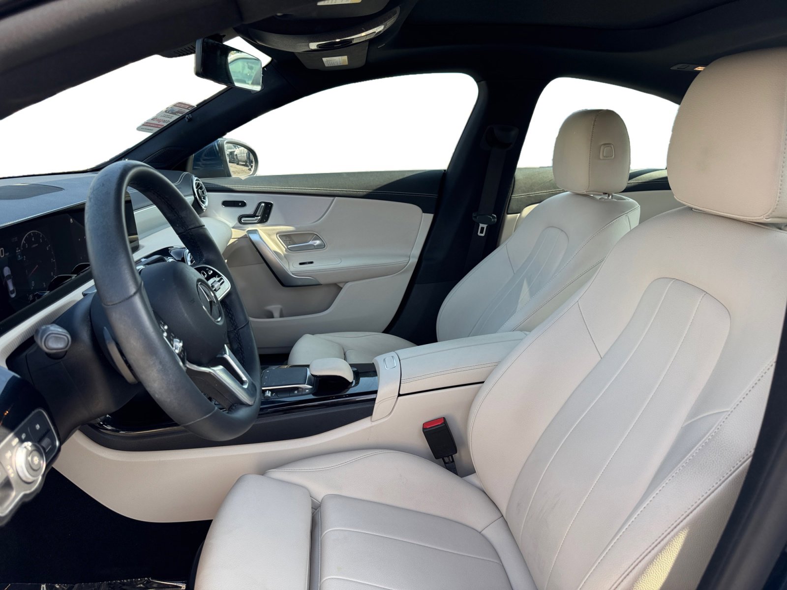 Used 2023 Mercedes-Benz CLA 250 w/ Premium Package image 9